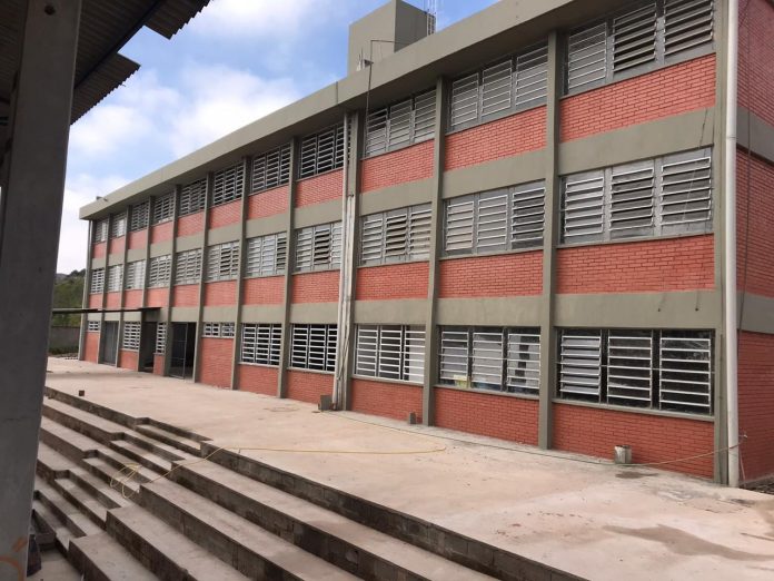 Ferraz de Vasconcelos Escola Estadual Jardim Santiago, na Vila São Paulo