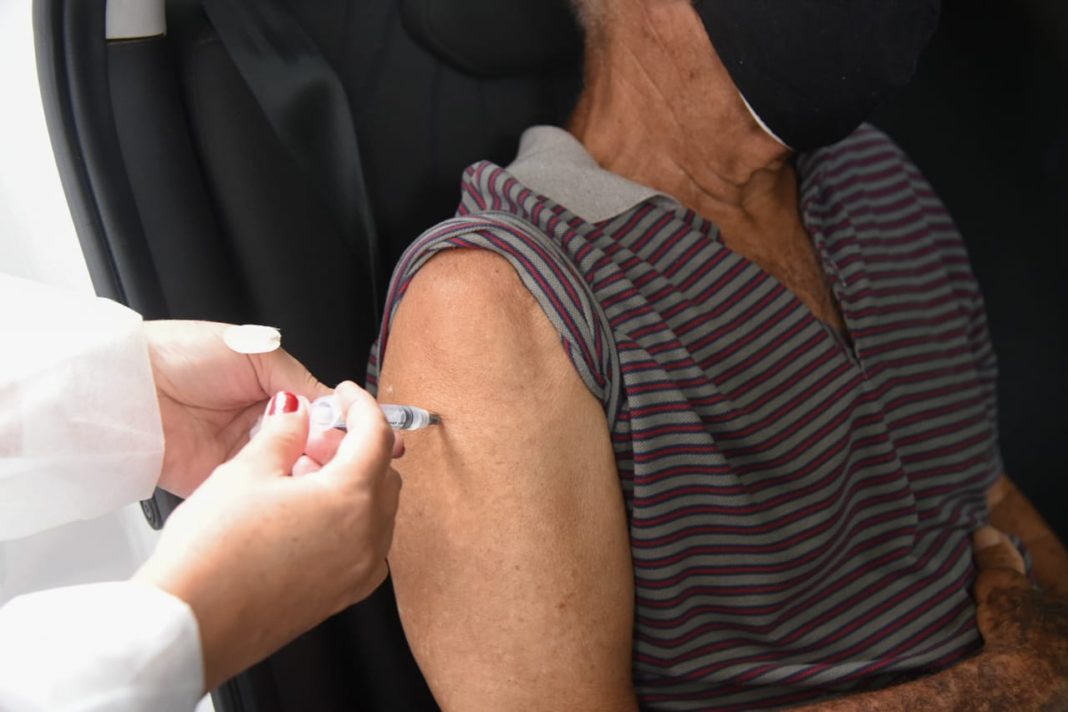 Guararema inicia vacinação de idosos com idade entre 80 e 84 anos