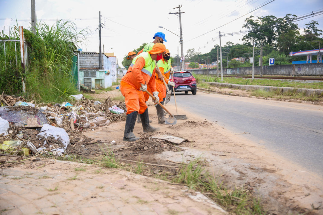Prefeitura de Poá retira 15 toneladas de entulho e sujeira das ruas após enchente