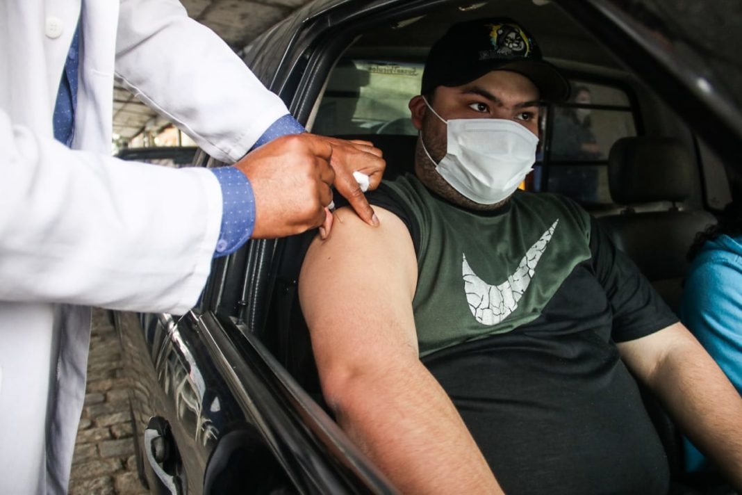 Chegou a vez das pessoas com 39 anos ou mais serem vacinadas contra a Covid-10 em Ferraz