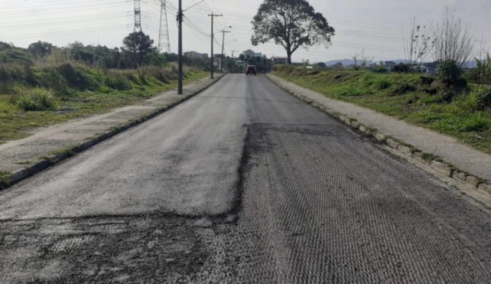 Equipes executam recapeamento em segundo trecho da Coronel Cardoso de Siqueira