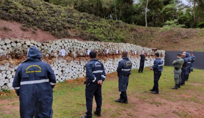 Guarda Municipal de Mogi realiza treinamento especial sobre utilização de armamento e tiro