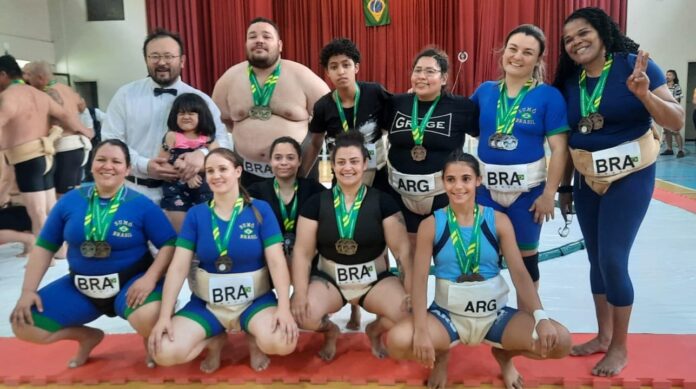 Luciana Watanabe é premiada em campeonato sul-americano de Sumô