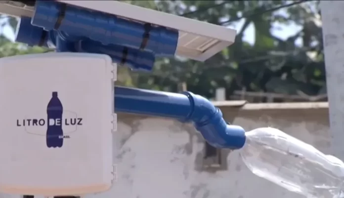 Favela dos Sonhos, em Ferraz, ganha postes que acendem com energia solar