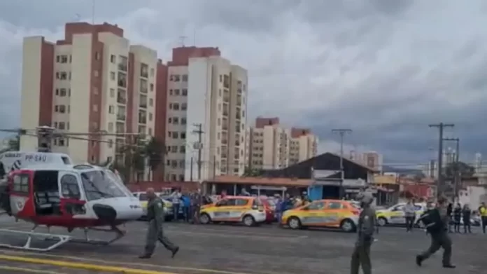 Helicóptero Águia resgata funcionário que prendeu mãos em máquina em Suzano