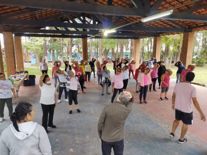 Melhor Idade de Ferraz celebra Outubro Rosa