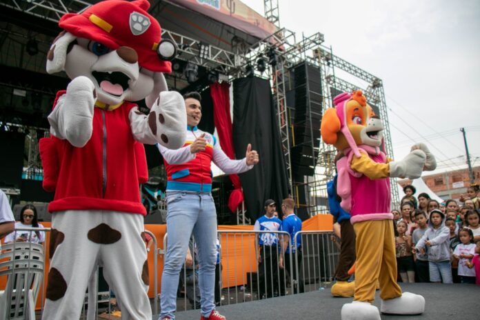 Diversão e apresentação cultural em Ferraz contagiam no Dias das Crianças