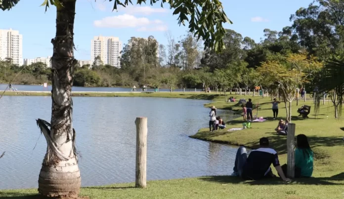 Veja o que abre e fecha no Alto Tietê durante o feriado de Proclamação da República