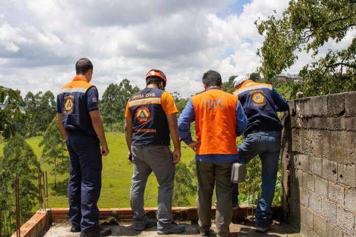 Defesa Civil de Itaquá emite alerta de chuva intensa e prefeitura monta comitê de crise