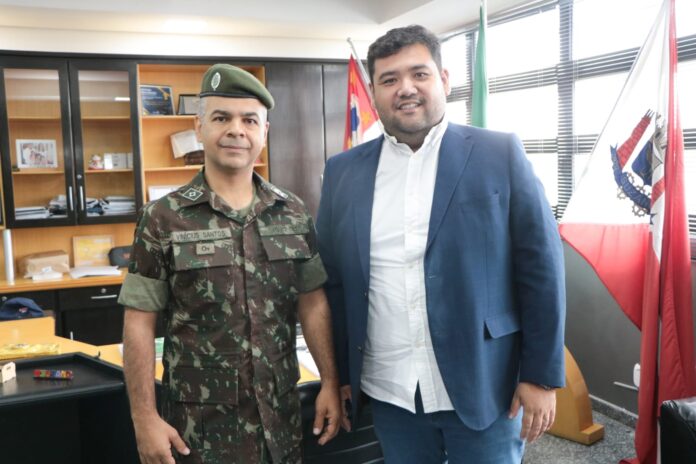 Prefeito se encontra com novo comandante do Tiro de Guerra