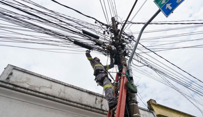 Ação de organização da fiação aérea atende a região central de Mogi das Cruzes