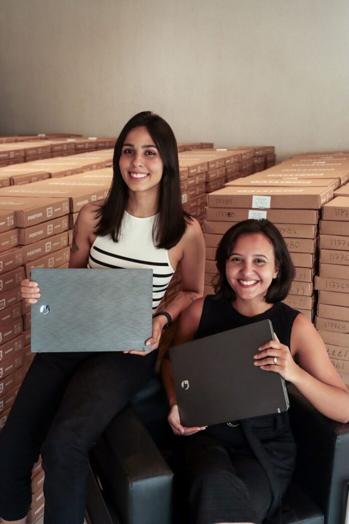 Educação de Itaquá é contemplada com mais de 2 mil notebooks para estudantes da rede municipal