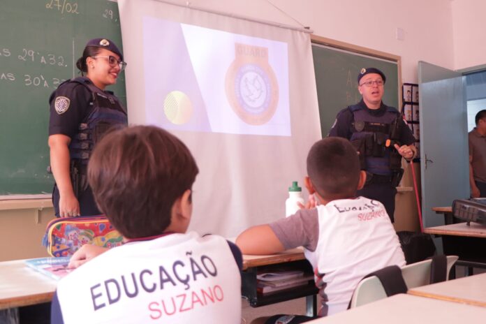 Estudantes do Miguel Badra participam de aula inaugural do projeto Guard