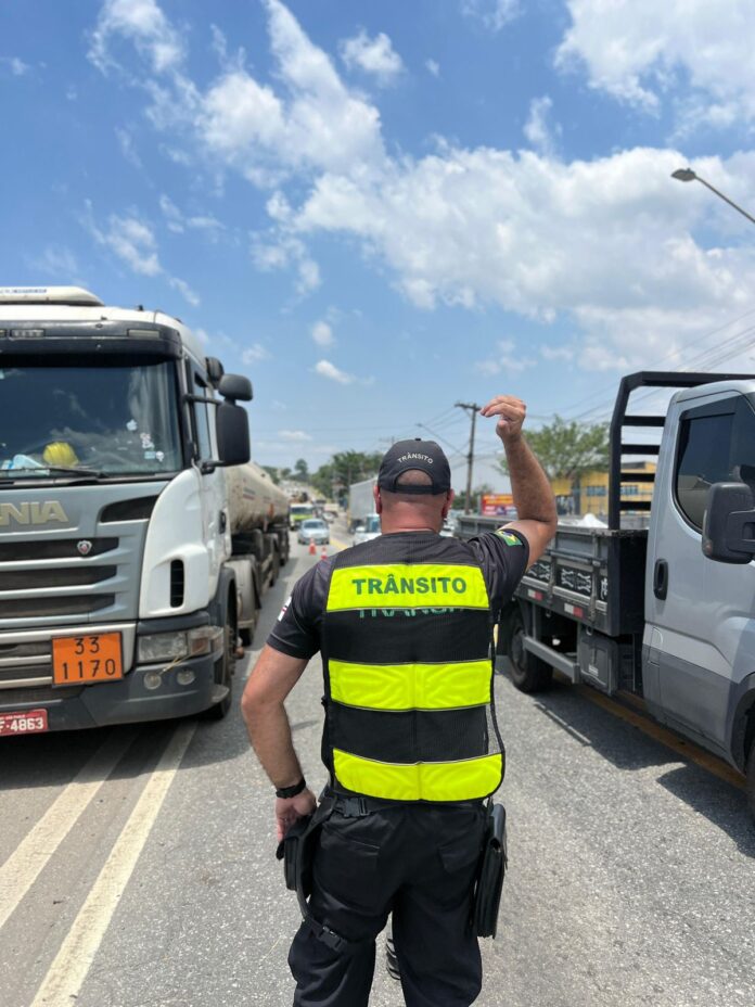 Mobilidade de Itaquá realiza operação emergencial para minimizar os impactos das chuvas