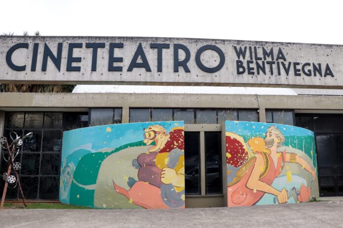 Cineteatro Wilma Bentivegna promove programação especial de filmes no Mês da Mulher