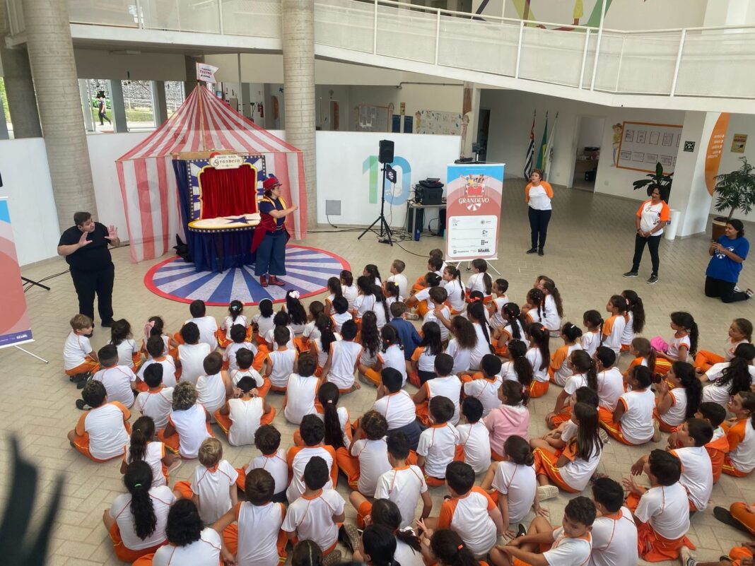 Espetáculo de marionetes encanta alunos da Rede Municipal de Ensino em Guararema