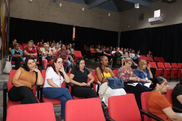 Evento capacita mulheres acompanhadas pelos Cras e Creas sobre serviços e empregabilidade