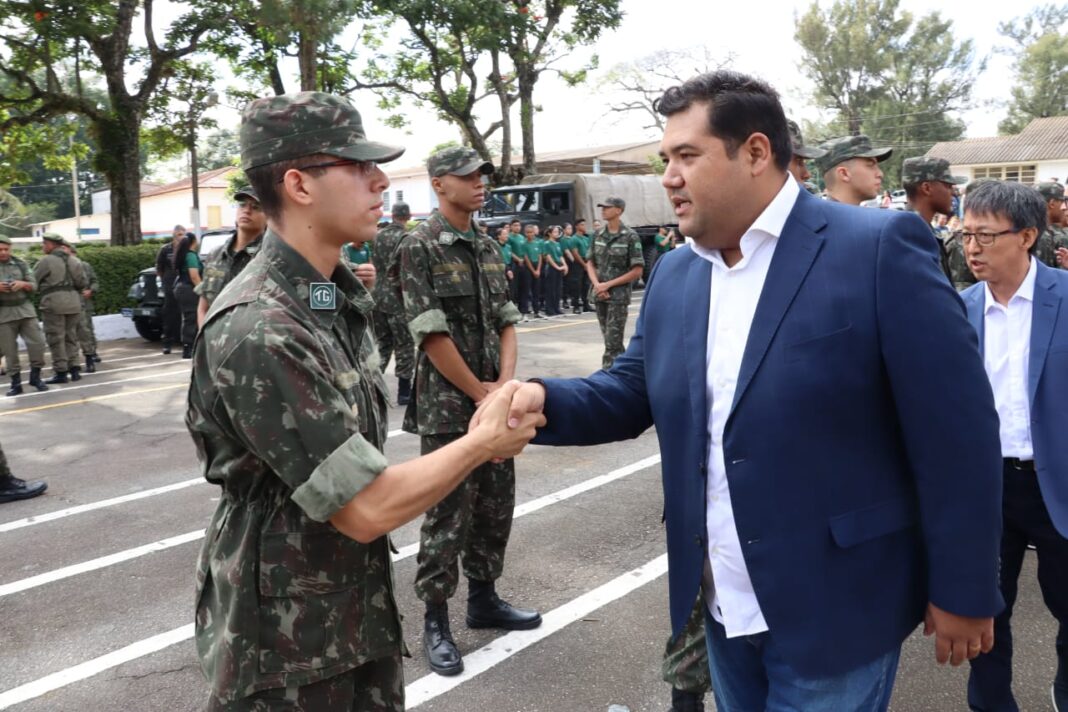 Pedro Ishi prestigia cerimônia de apresentação dos novos atiradores do Tiro de Guerra