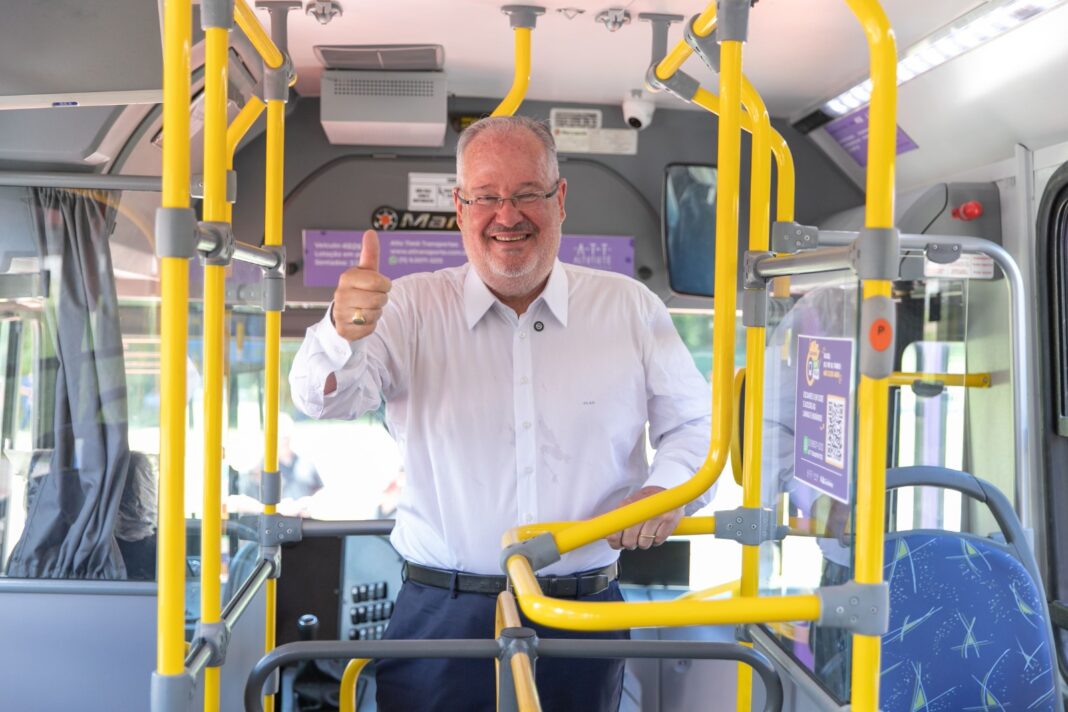 Tarifa de ônibus gratuita, nova escola e avanço em obras Prefeitura de Guararema faz balanço dos primeiros 100 dias de 2025